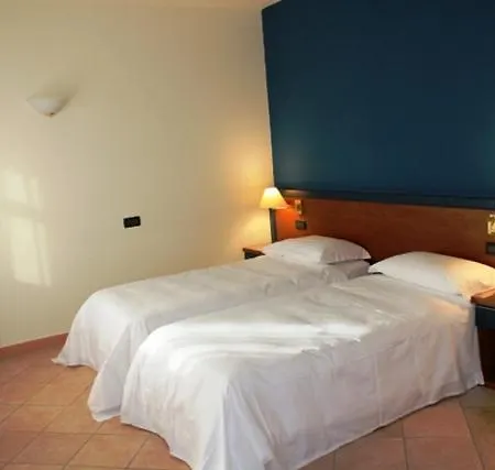 Domus Grand فندق 4*