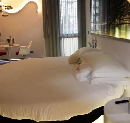 Domus Grand فندق 4*