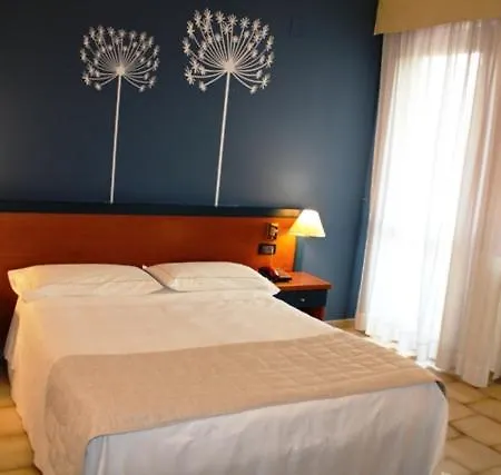 فندق Domus Grand 4*