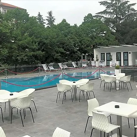 Ξενοδοχείο Domus Grand 4*