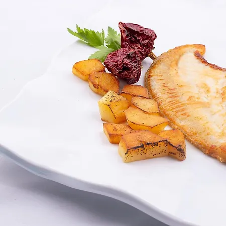 Domus Grand فندق ريندي