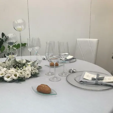 Domus Grand فندق