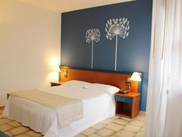 Domus Grand מלון