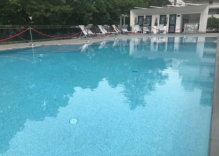 Domus Grand מלון רנדה