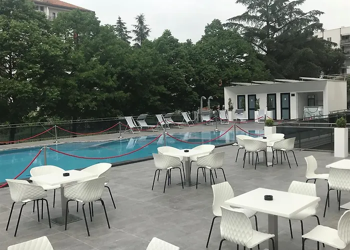 Domus Grand מלון 4*